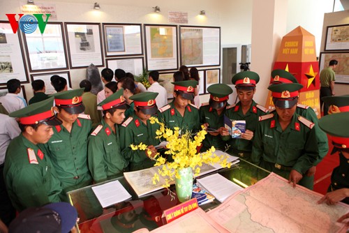 Triển lãm bản đồ và tư liệu về Hoàng Sa, Trường Sa tại tỉnh Quảng Ninh - ảnh 1